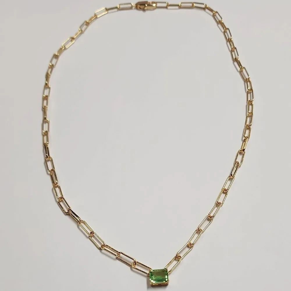 Elegant Gold Necklace with Green Glass Gemstone